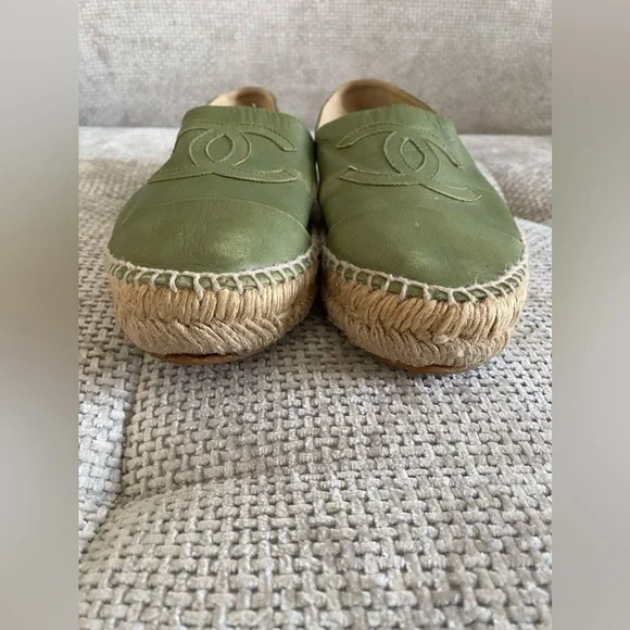 Chanel Olive Lambskin Leather Espadrilles Flats Slip on CC Logo